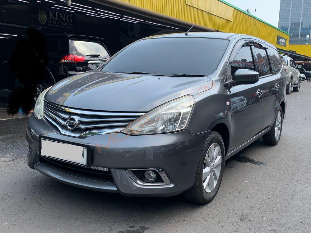 Mobil Nissan Livina 2015