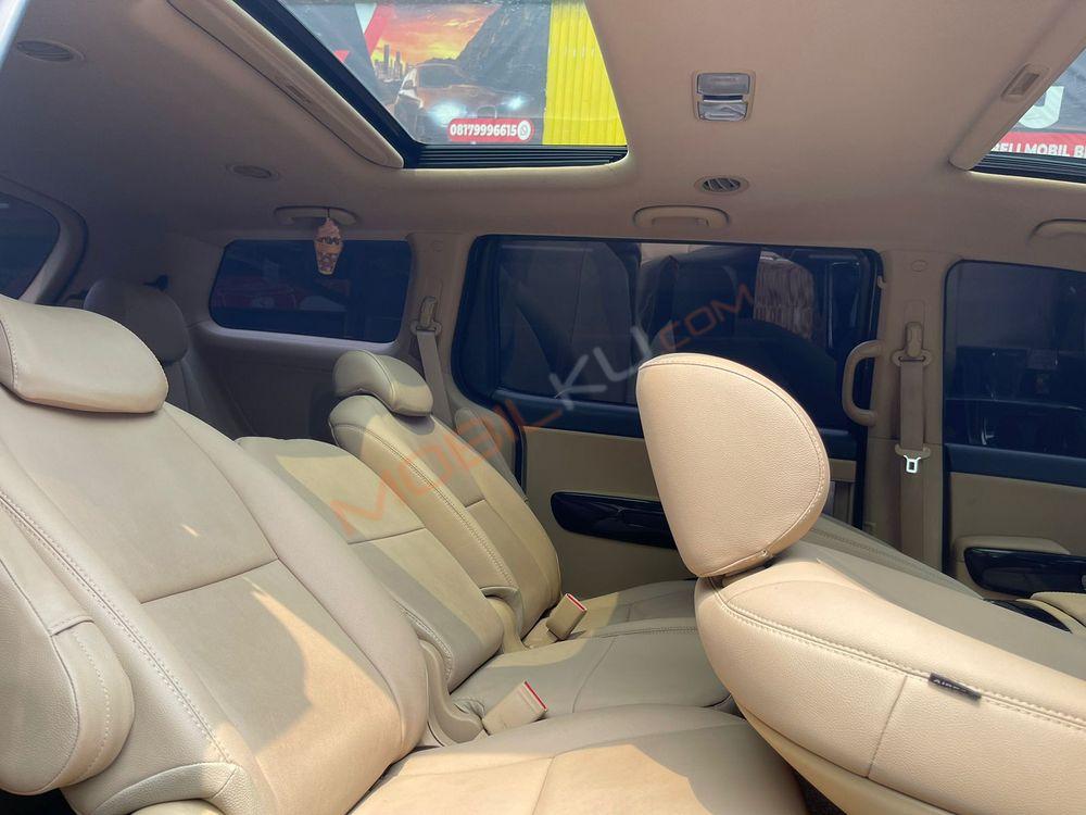 Mobil Kia Sedona 2017