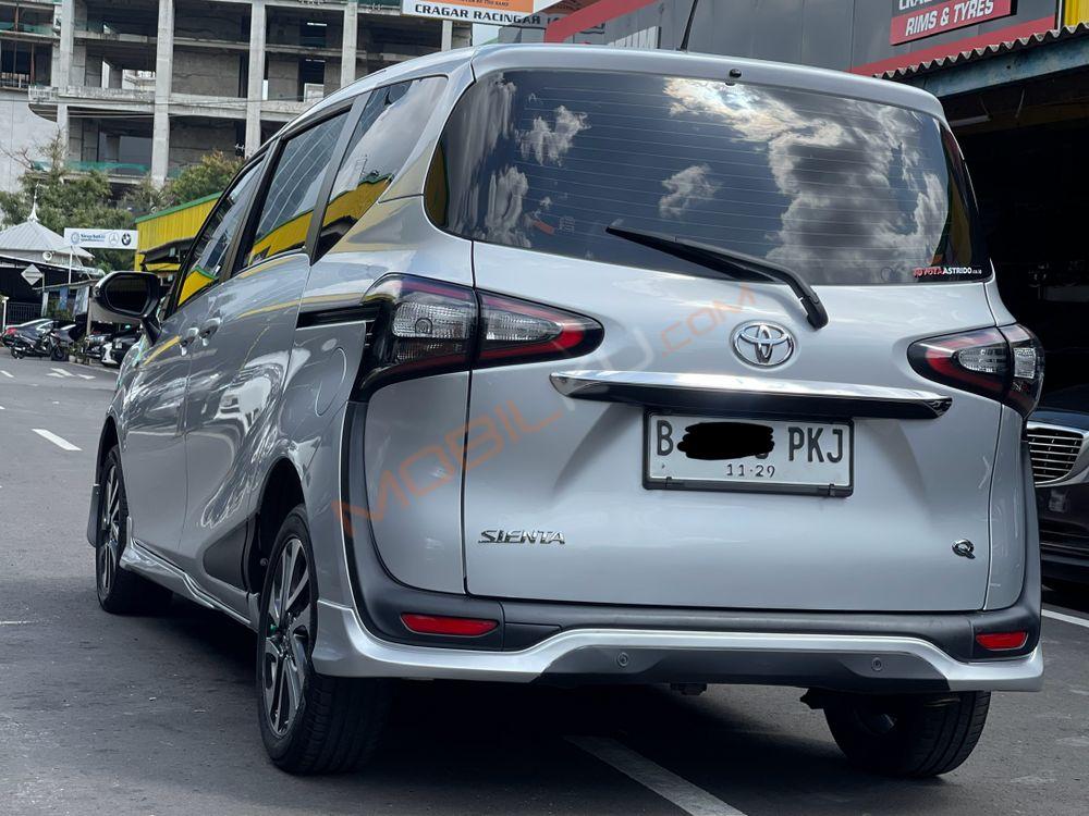 Mobil Toyota Sienta 2019
