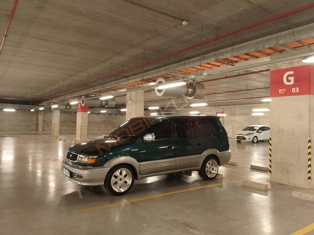 Mobil Toyota Kijang 1997