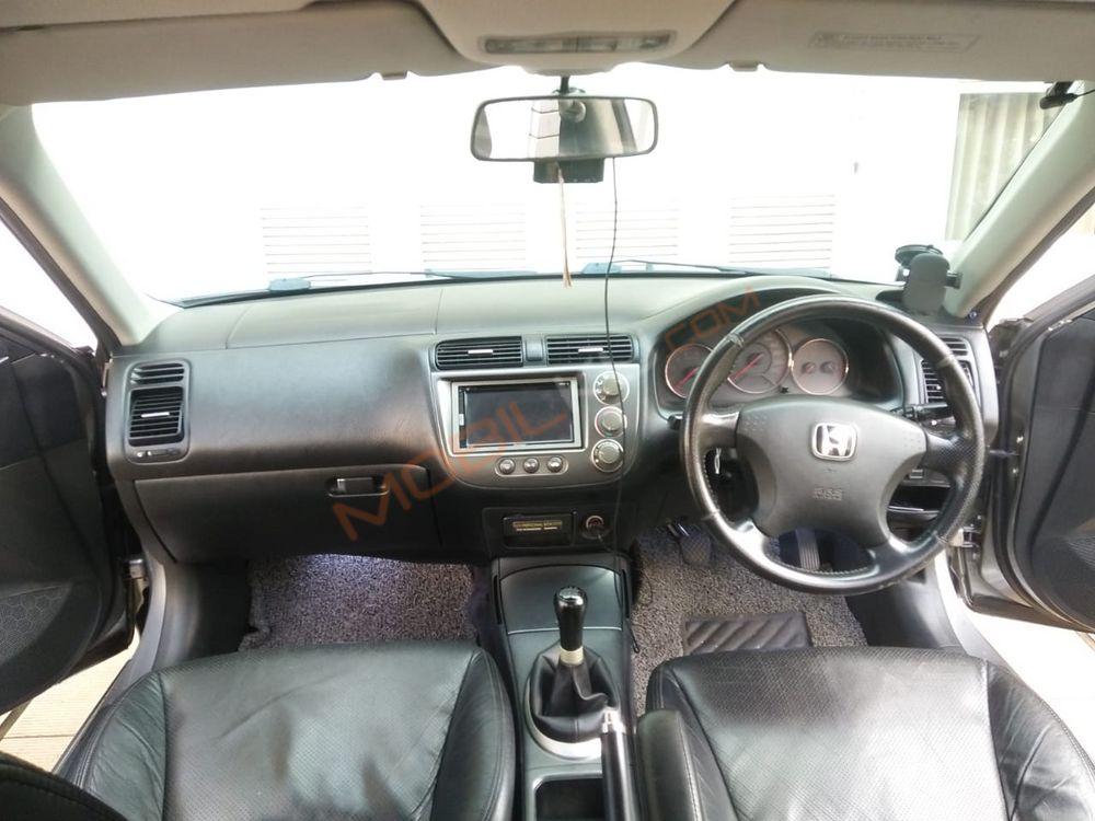 Mobil Honda Civic Sedan 2004