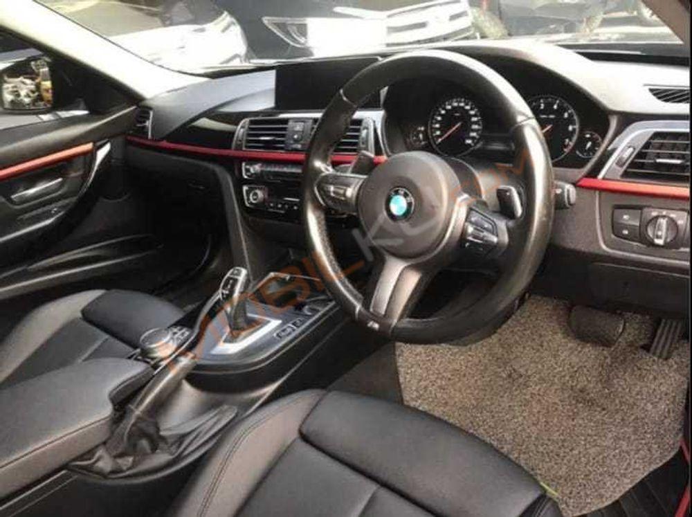 Mobil BMW 3 Series 2017