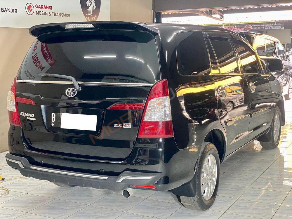 Mobil Toyota Kijang Innova 2013