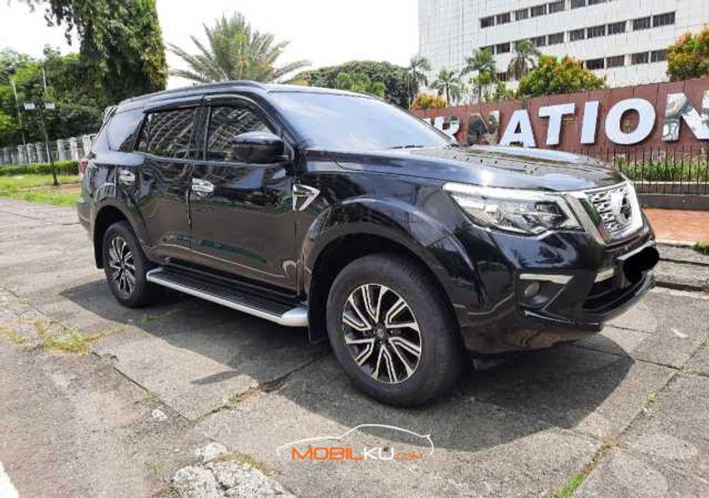 Mobil Nissan Terra 2018