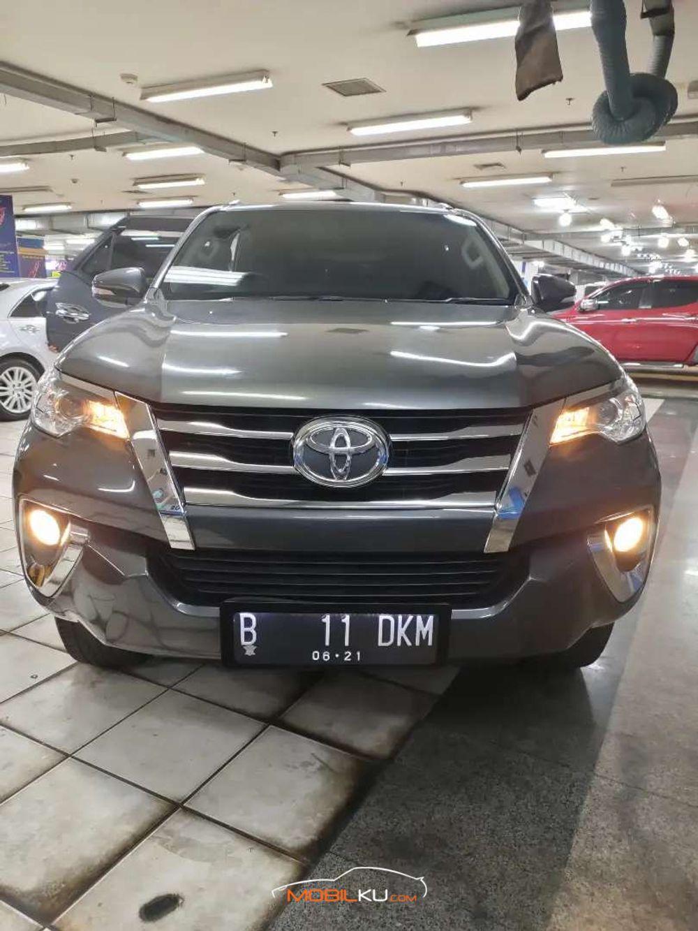 Mobil Toyota Fortuner 2016