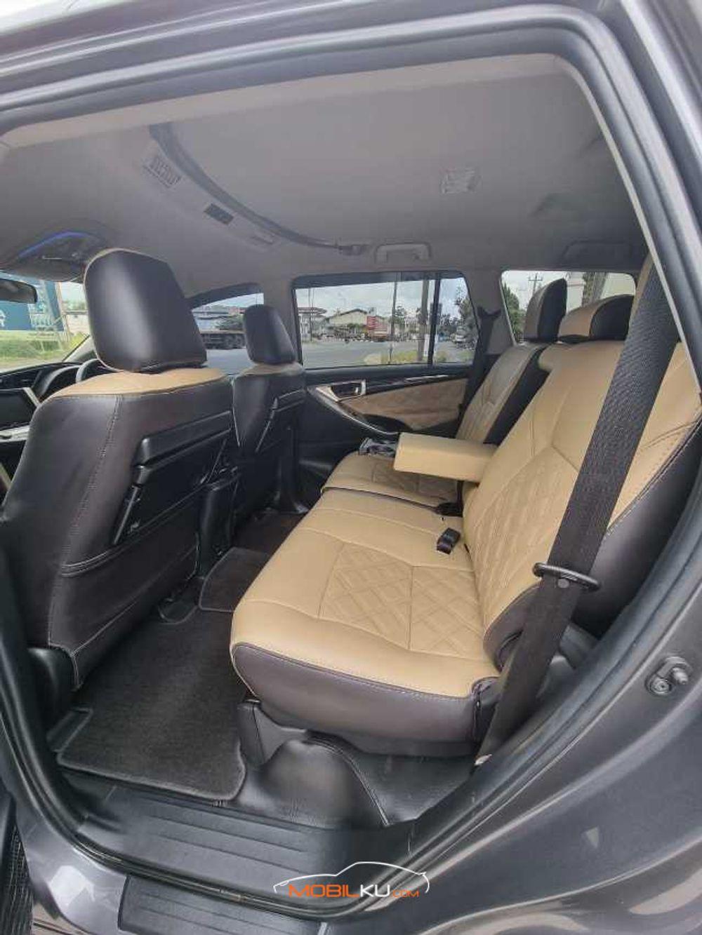 Mobil Toyota Kijang Innova 2018