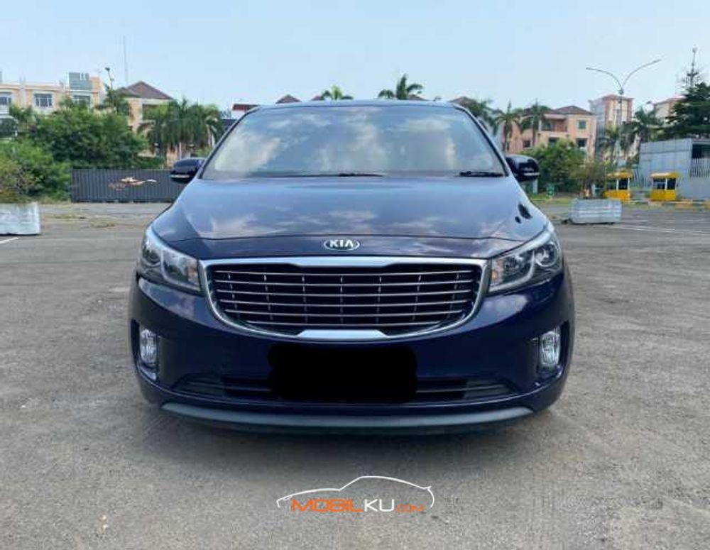 Mobil Kia Sedona 2017
