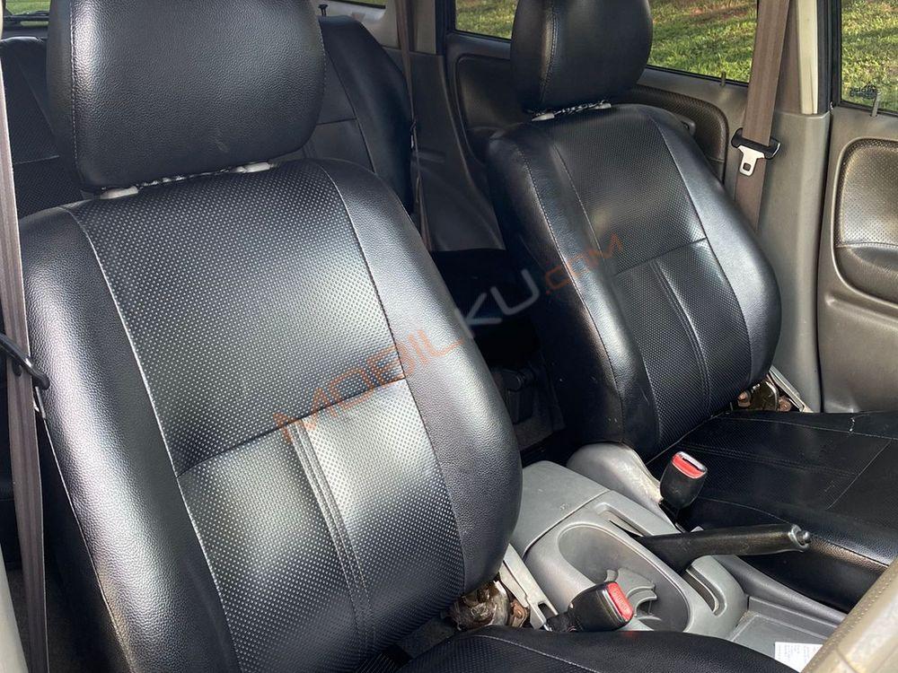 Mobil Suzuki Escudo 2002