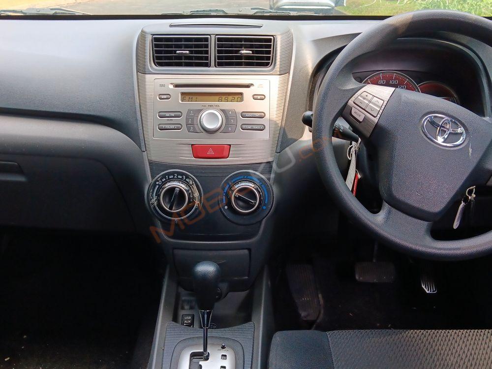 Mobil Toyota Avanza 2012