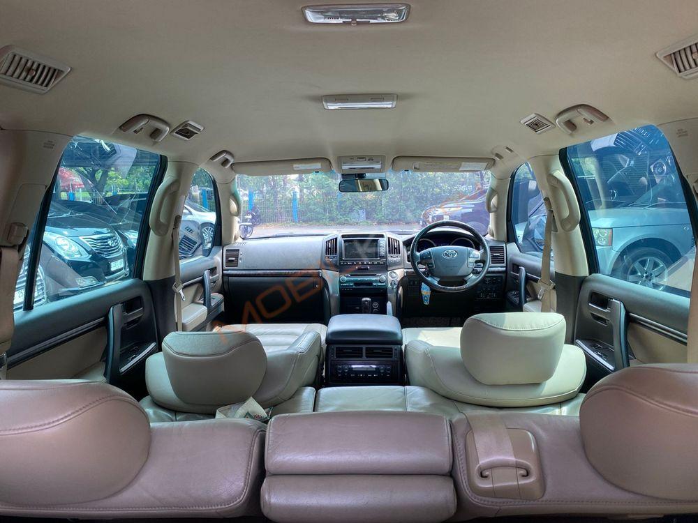 Mobil Toyota Land Cruiser 2008