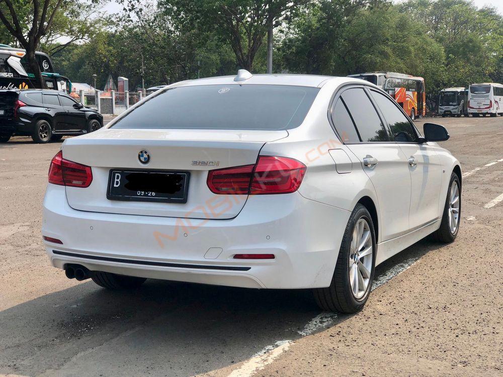 Mobil BMW 3 Series 2016