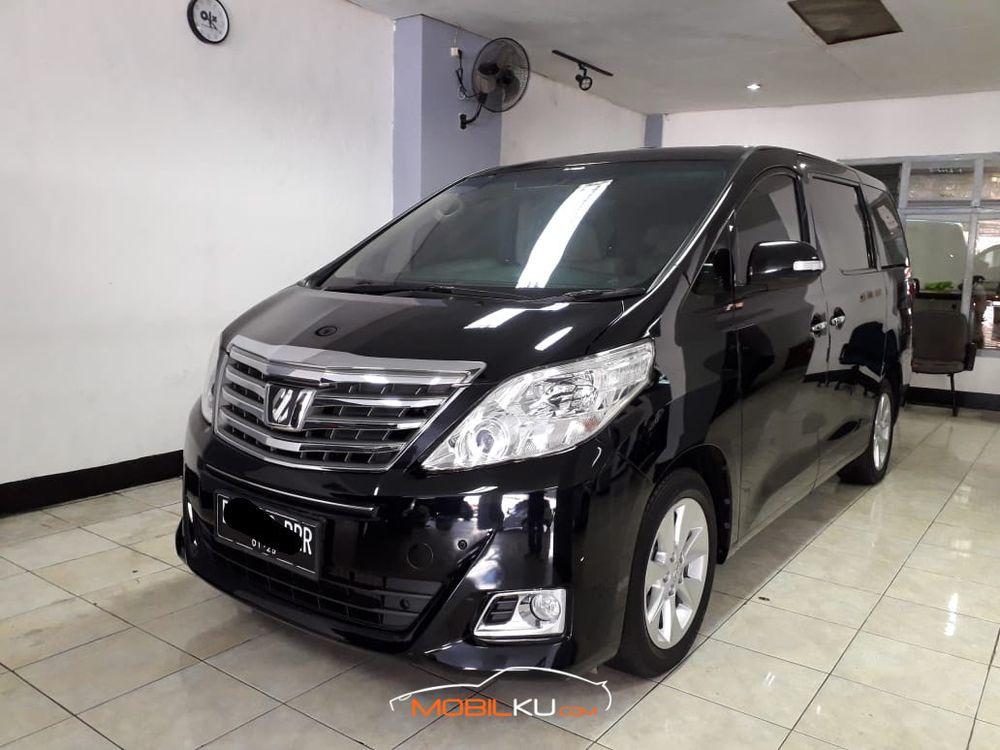 Mobil Toyota Alphard 2014