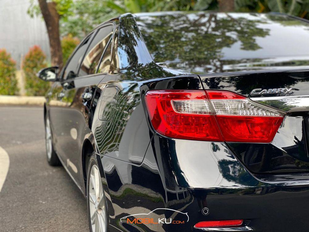 Mobil Toyota Camry 2012