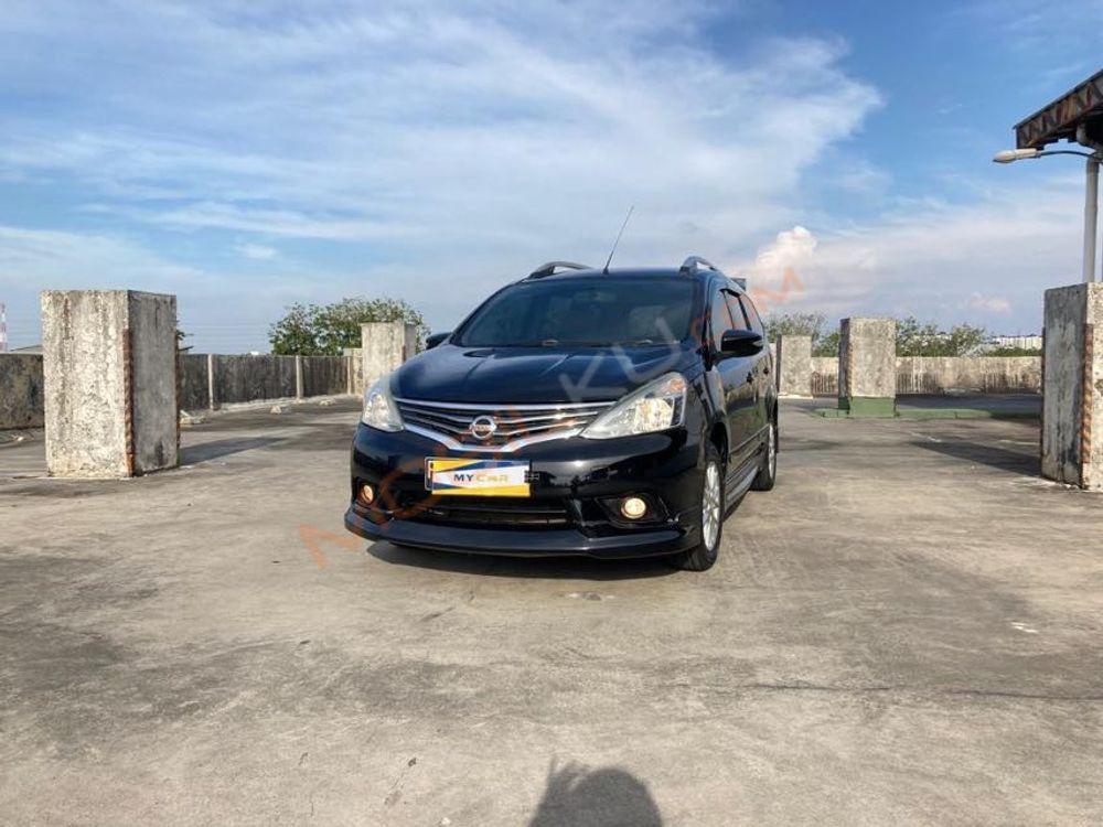 Mobil Nissan Grand Livina 2013