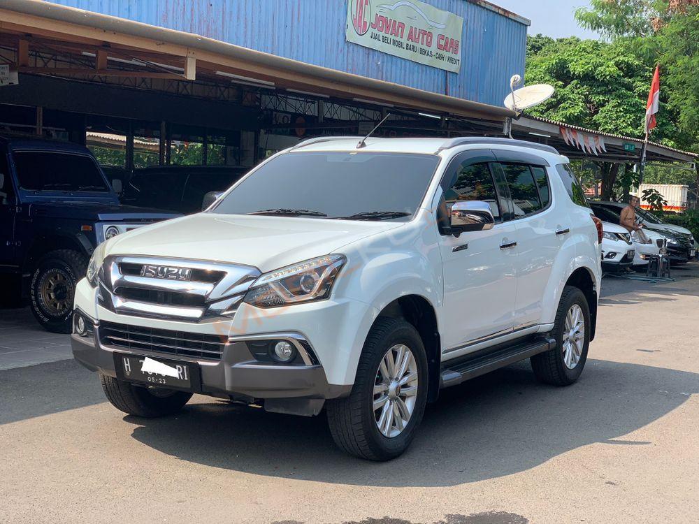 Mobil Isuzu MU-X 2017
