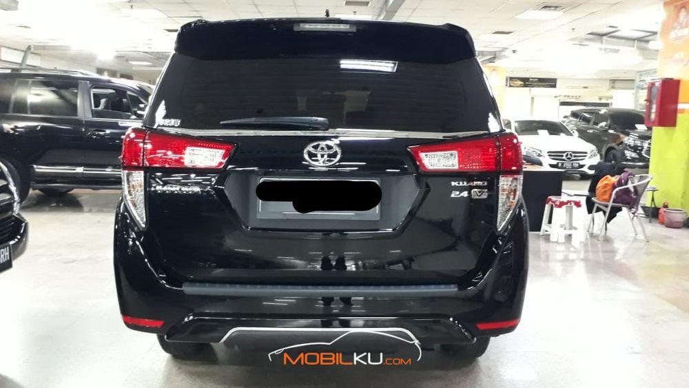 Mobil Toyota Kijang Innova 2021