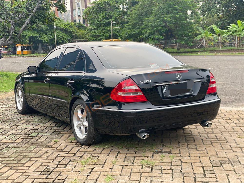 Mobil Mercedes-Benz E-Class 2006