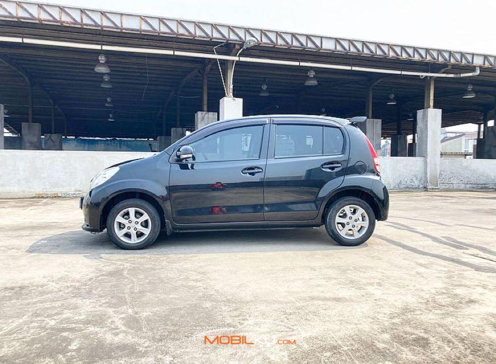 Mobil Daihatsu Sirion 2013