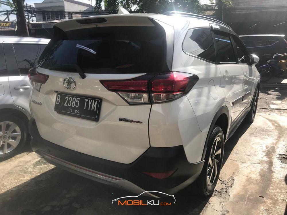 Mobil Toyota Rush 2019