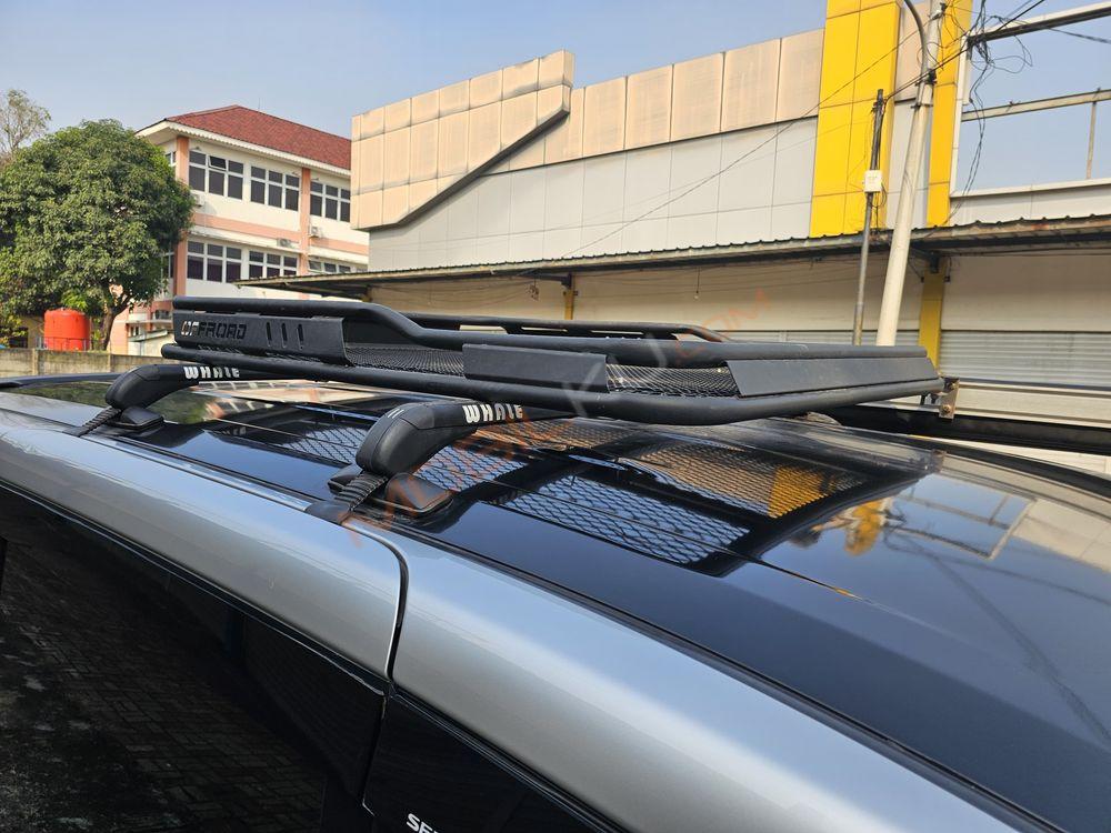 Mobil Nissan Serena 2017