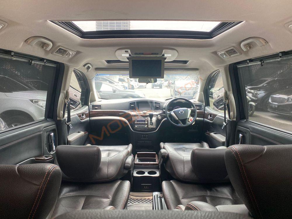 Mobil Nissan Elgrand 2013