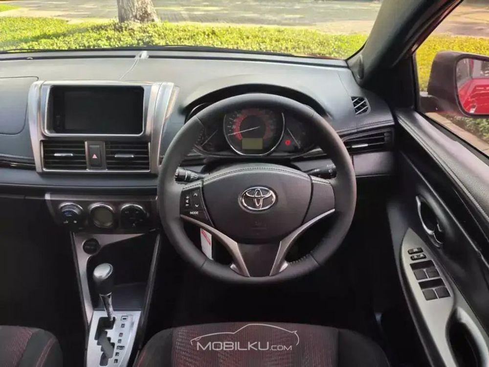 Mobil Toyota Yaris 2014