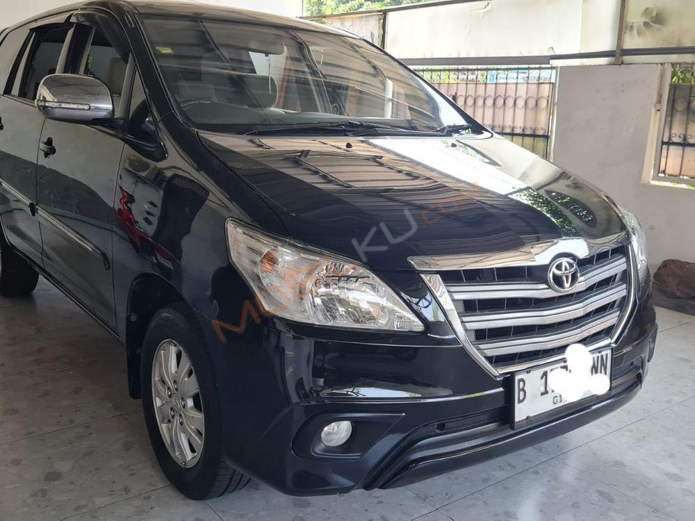 Mobil Toyota Kijang Innova 2014