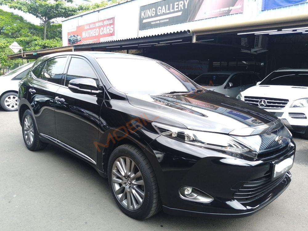 Mobil Toyota Harrier 2015