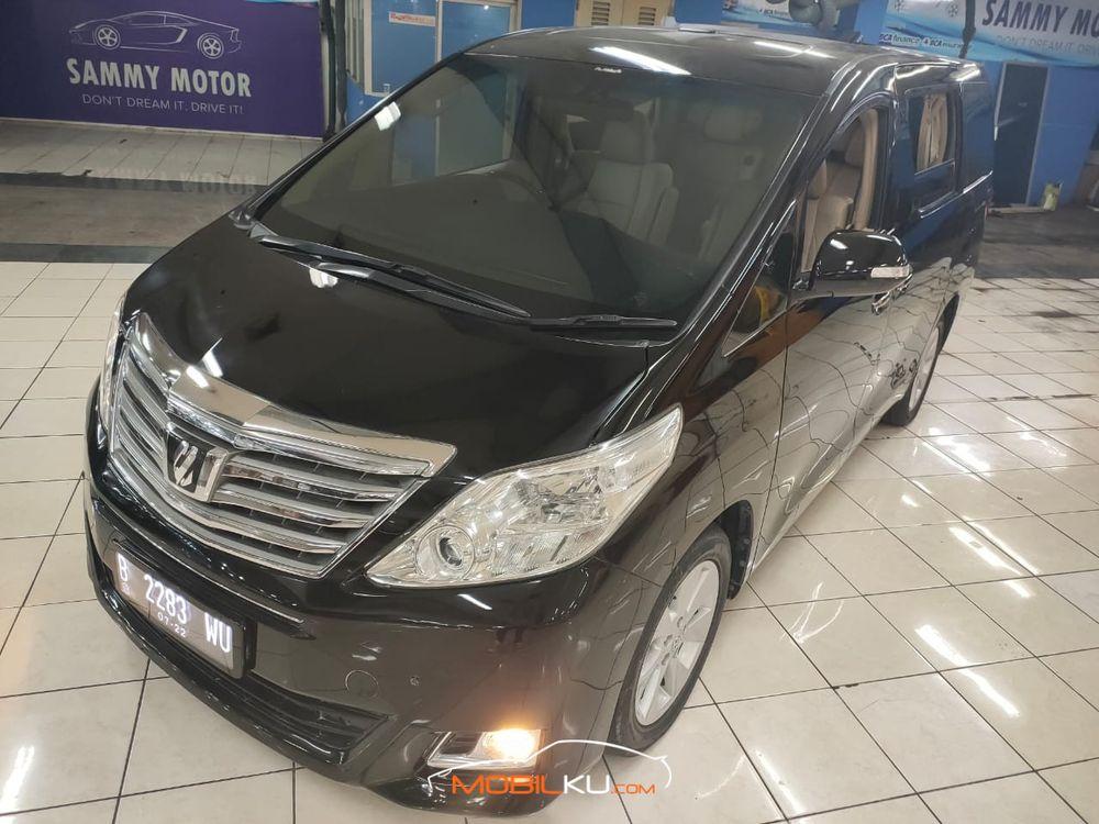 Mobil Toyota Alphard 2012