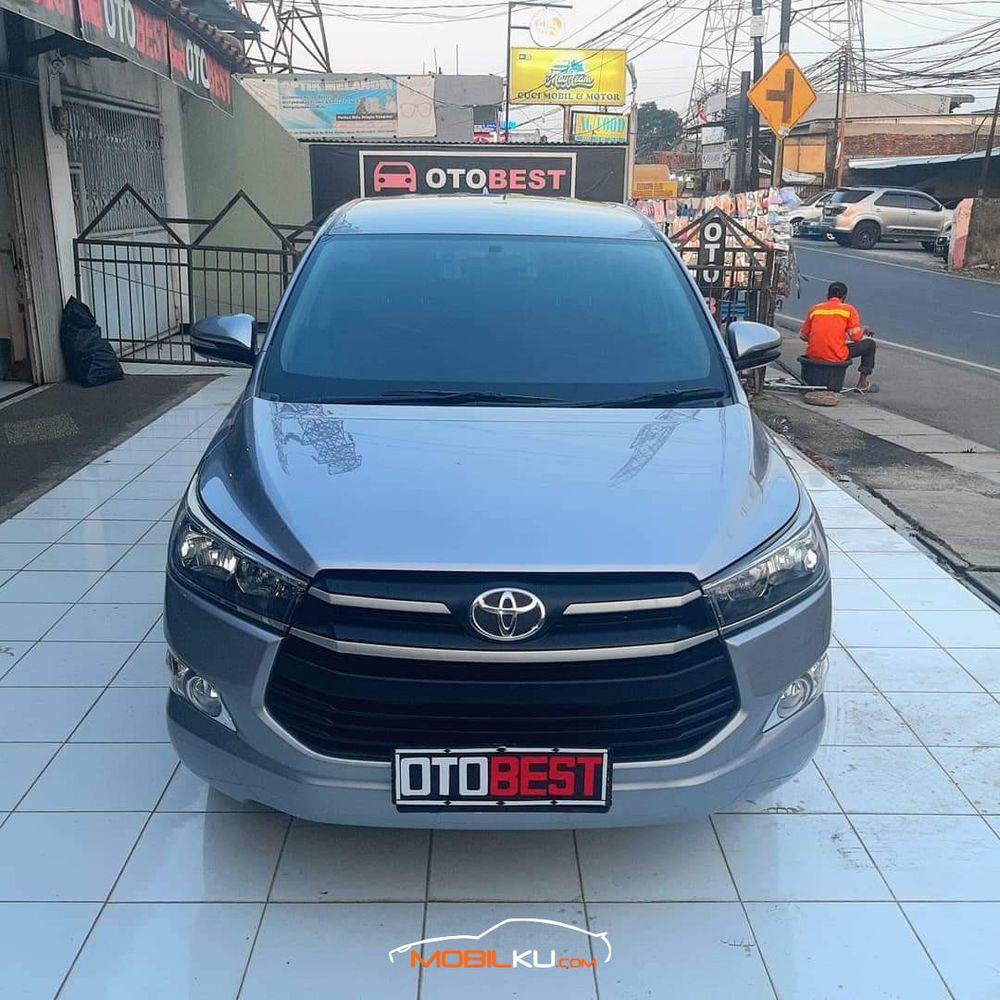 Mobil Toyota Kijang Innova 2016