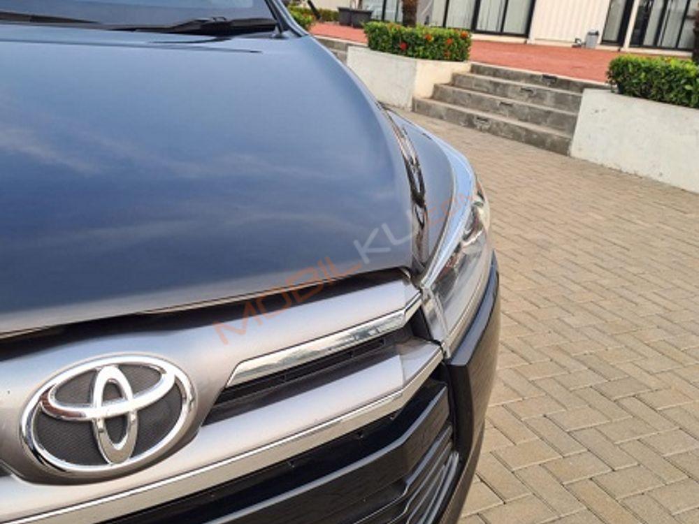 Mobil Toyota Kijang Innova 2016