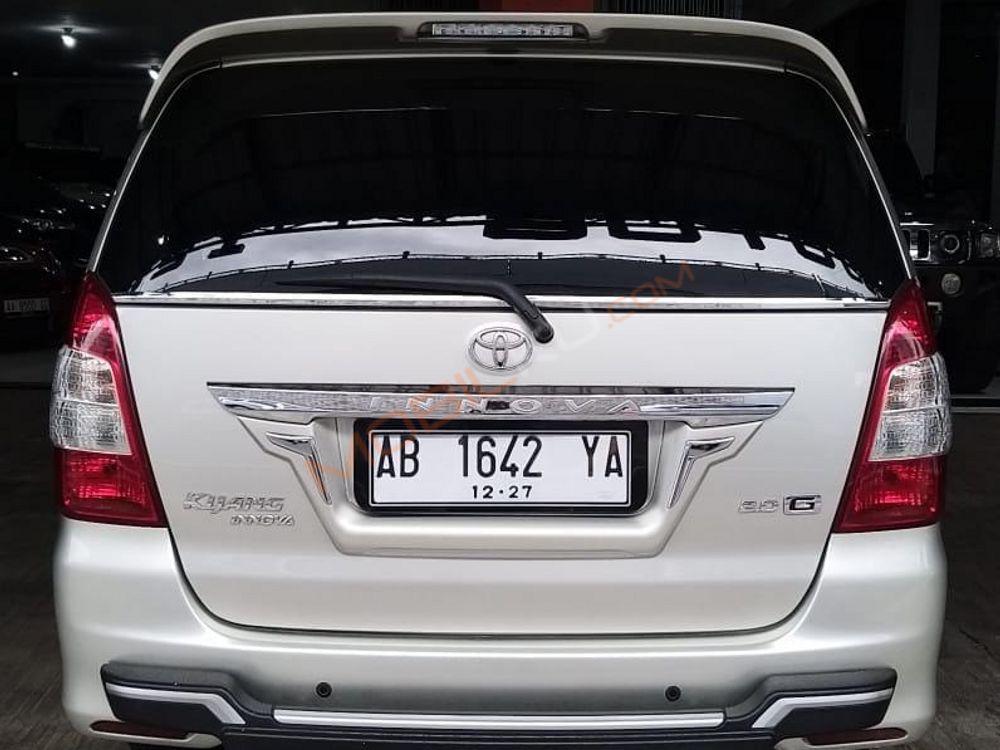 Mobil Toyota Kijang Innova 2012