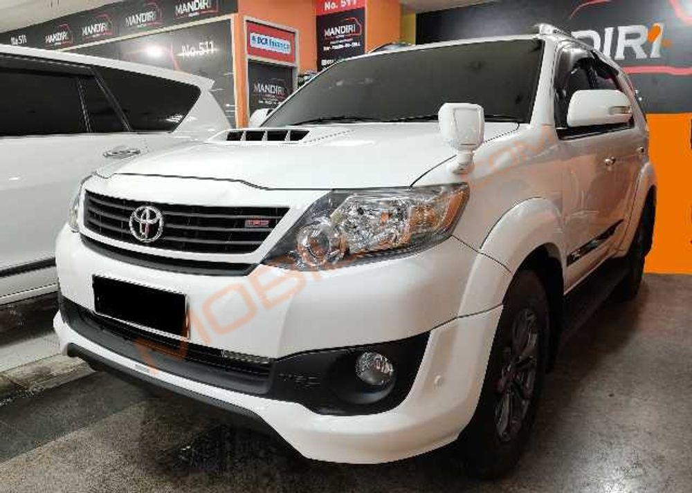 Mobil Toyota Fortuner 2015