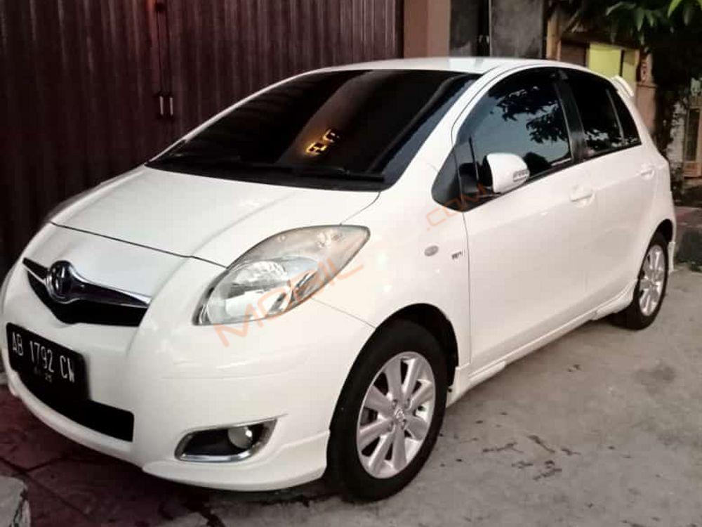 Mobil Toyota Yaris 2009