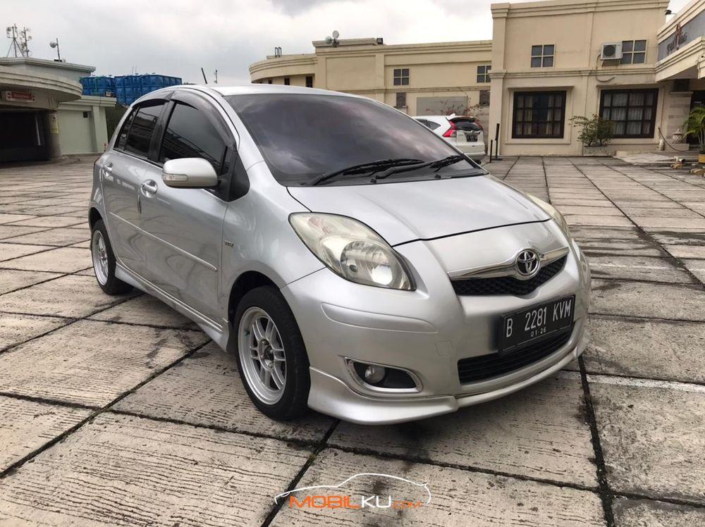 Mobil Toyota Yaris 2010