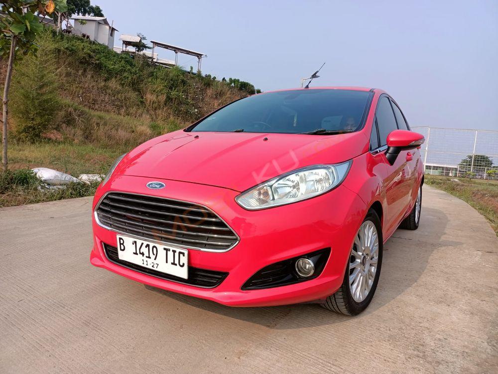Mobil Ford Fiesta 2014