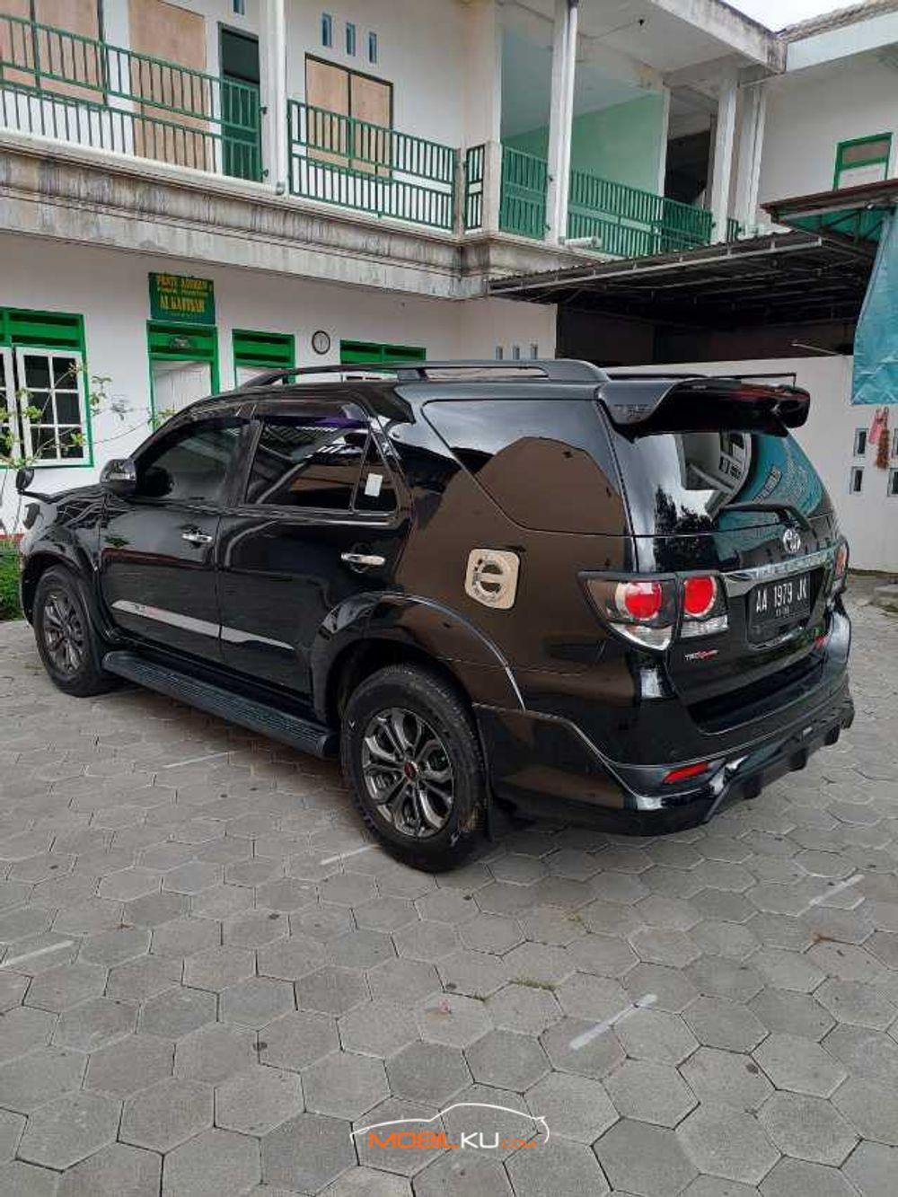Mobil Toyota Fortuner 2014