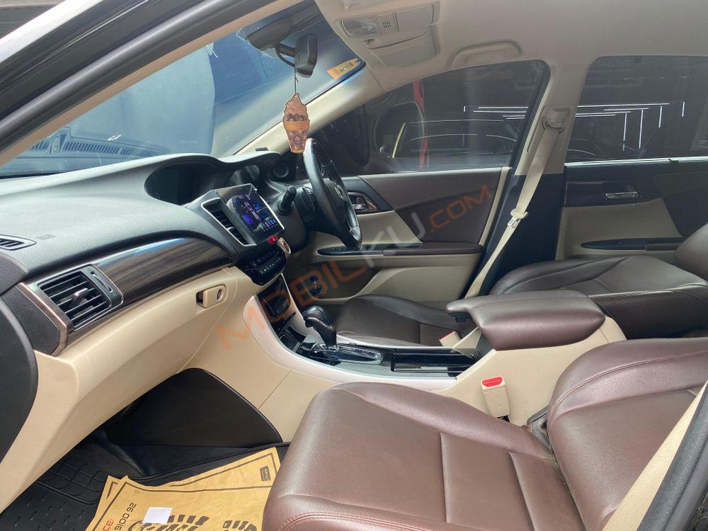 Mobil Honda Accord 2016