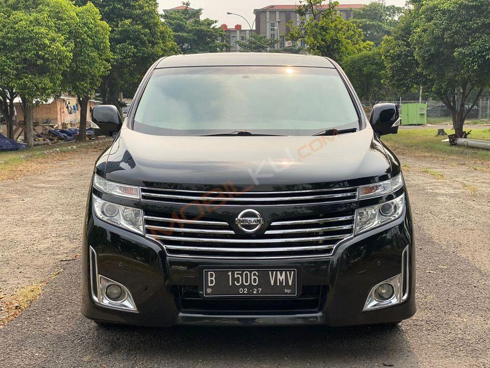 Mobil Nissan Elgrand 2013