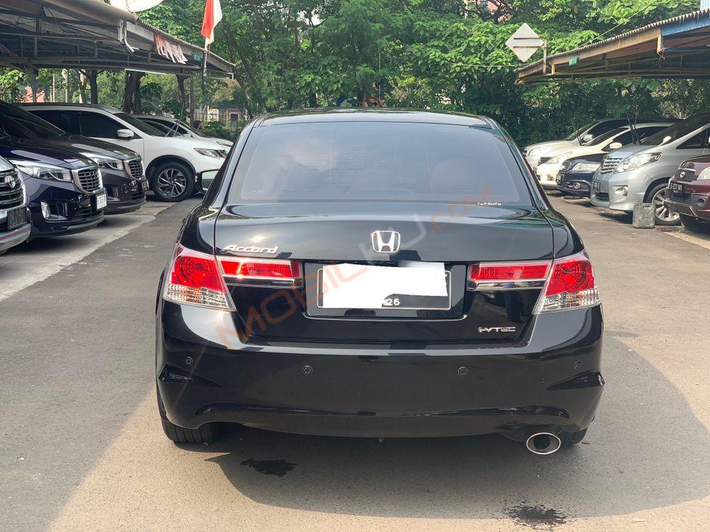 Mobil Honda Accord 2011