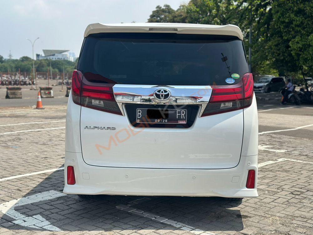 Mobil Toyota Alphard 2016