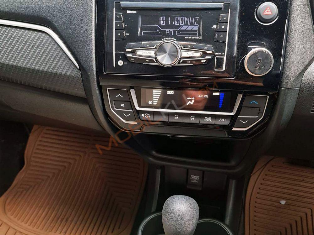 Mobil Honda Brio 2022