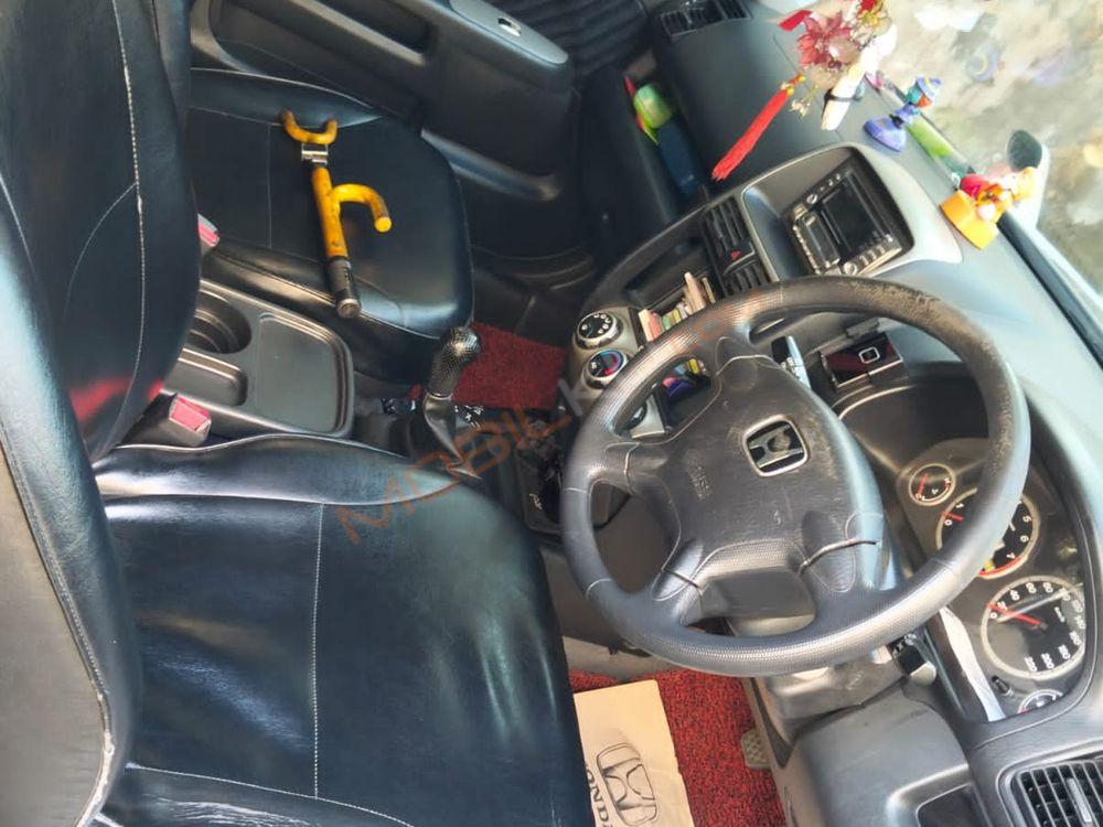 Mobil Honda CR-V 2004