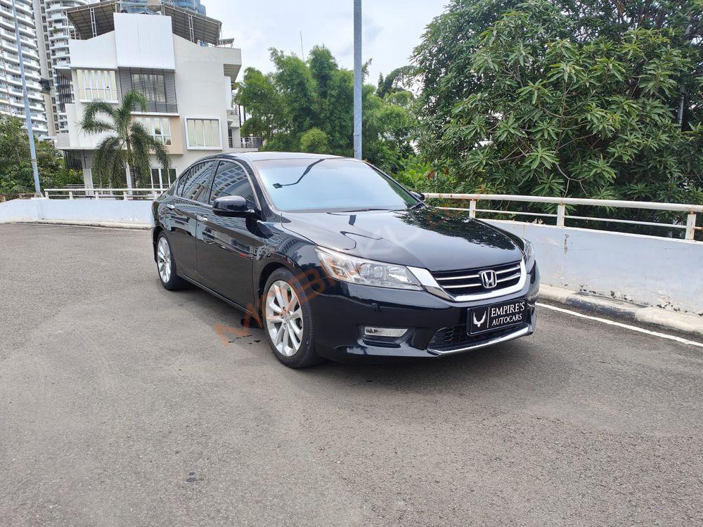 Mobil Honda Accord 2013