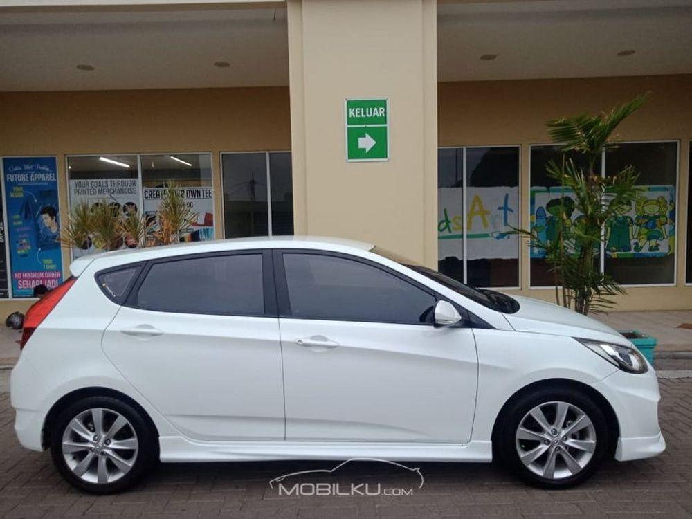 Mobil Hyundai Avega 2014