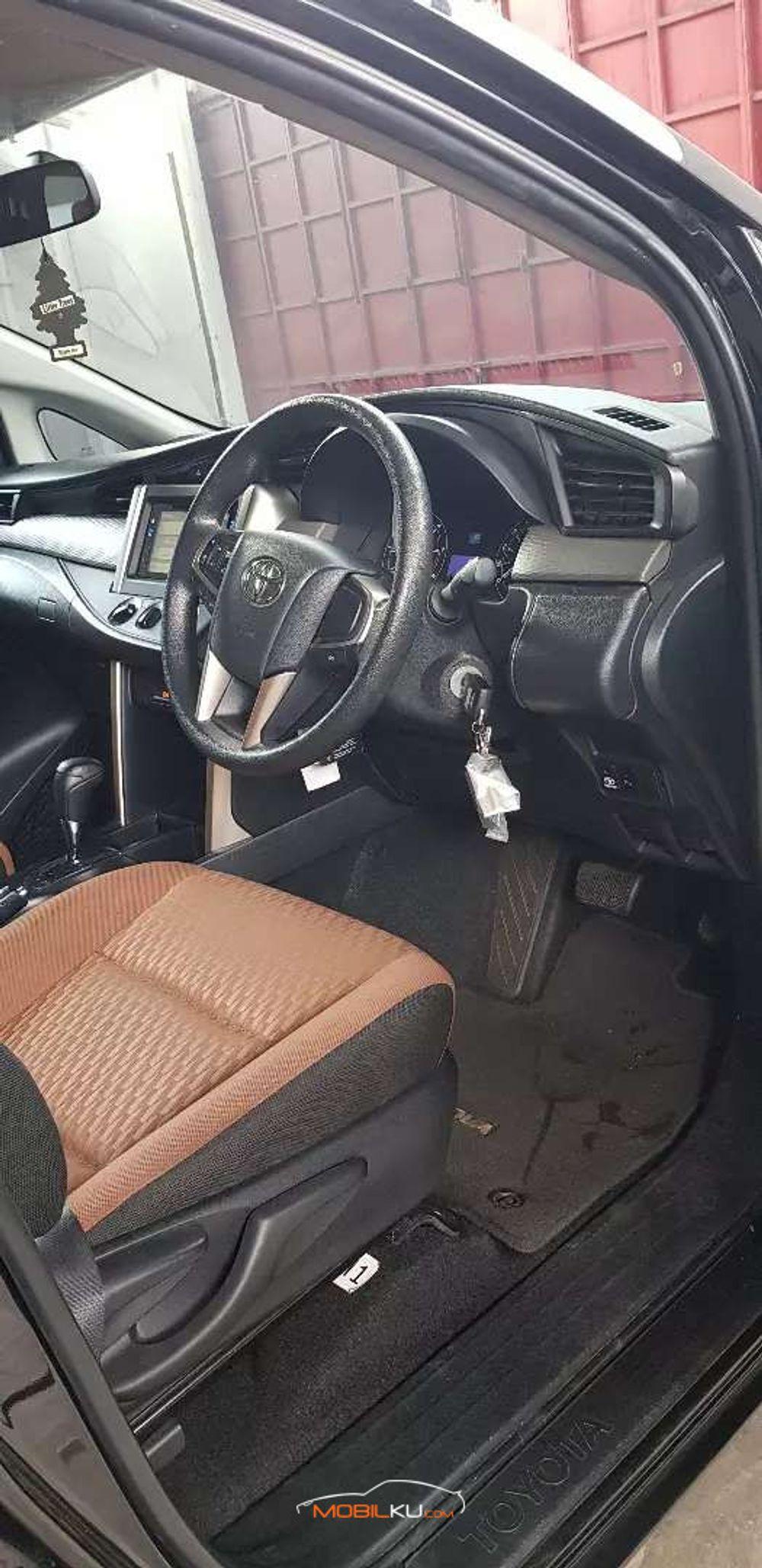 Mobil Toyota Kijang Innova 2018