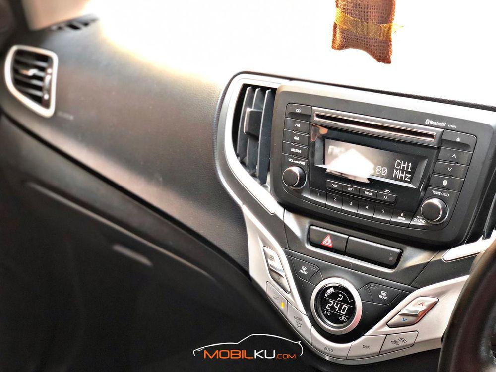 Mobil Suzuki Baleno 2017