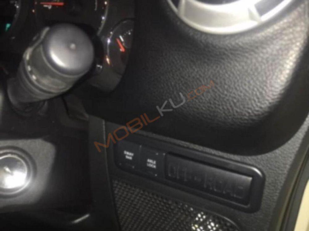 Mobil Jeep Wrangler 2011