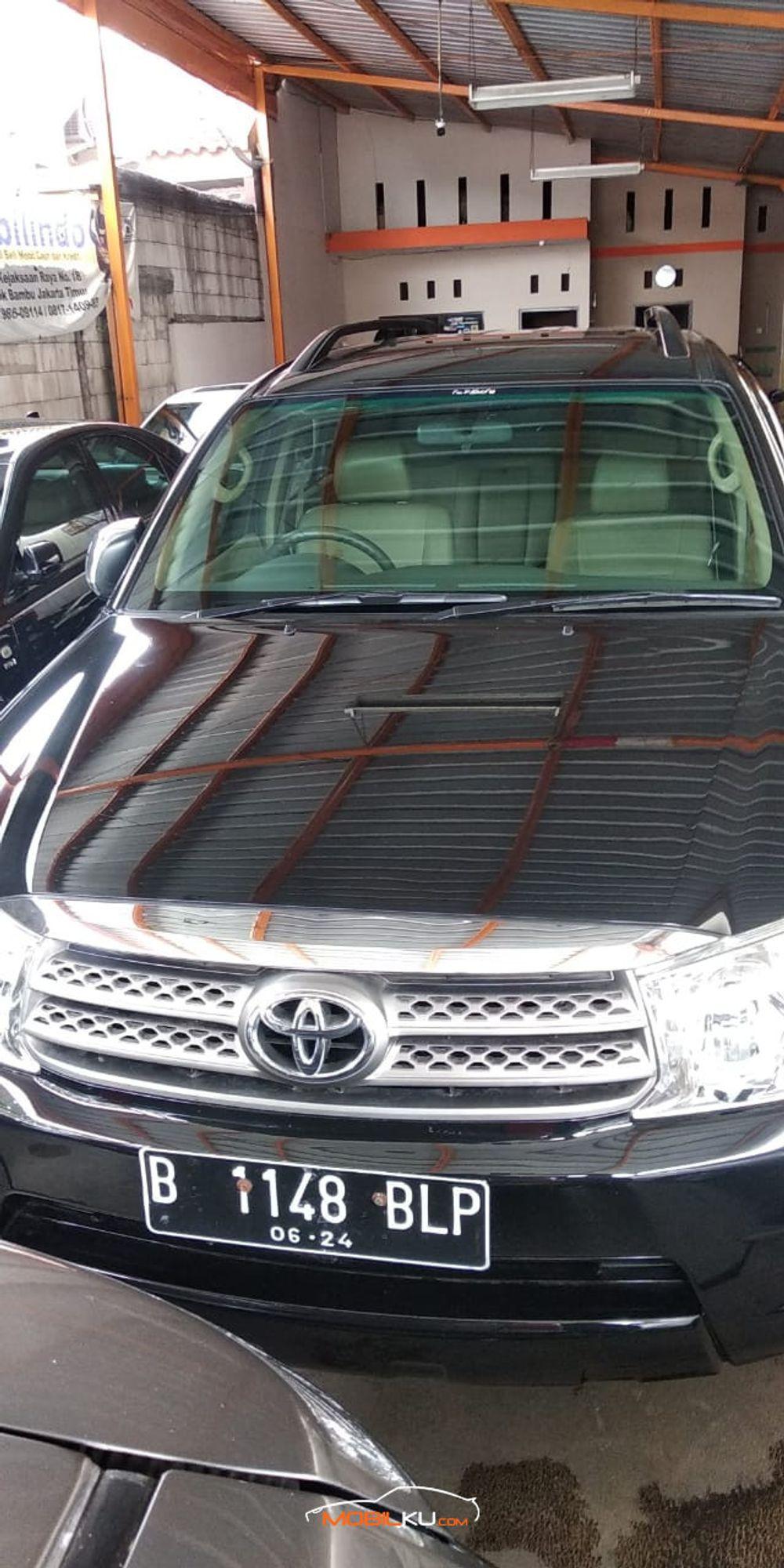 Mobil Toyota Fortuner 2011