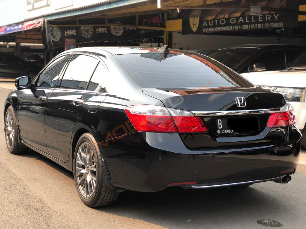 Mobil Honda Accord 2013